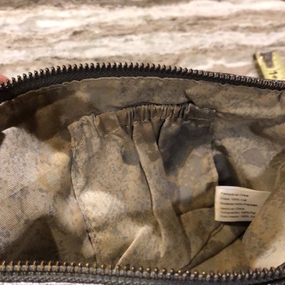 Elliott Luca leather clutch/ crossbody - Picture 5 of 8